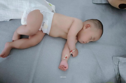 渠县宝宝口水多怎么回事